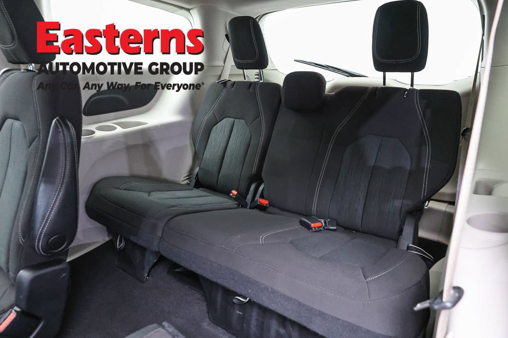 Used 2022 Chrysler Voyager LX FWD image 25