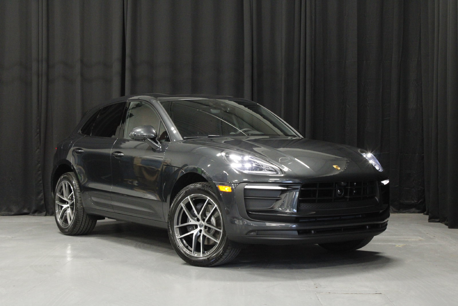 New 2026 Porsche Macan AWD/4WD image 9