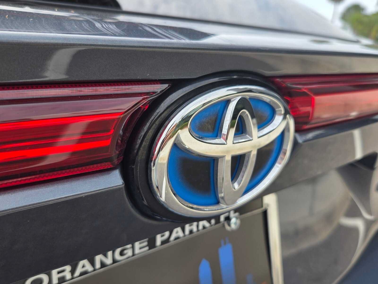 Used 2022 Toyota Venza XLE AWD/4WD image 17