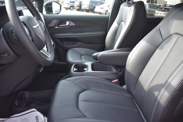New 2026 Chrysler Pacifica Select image 14