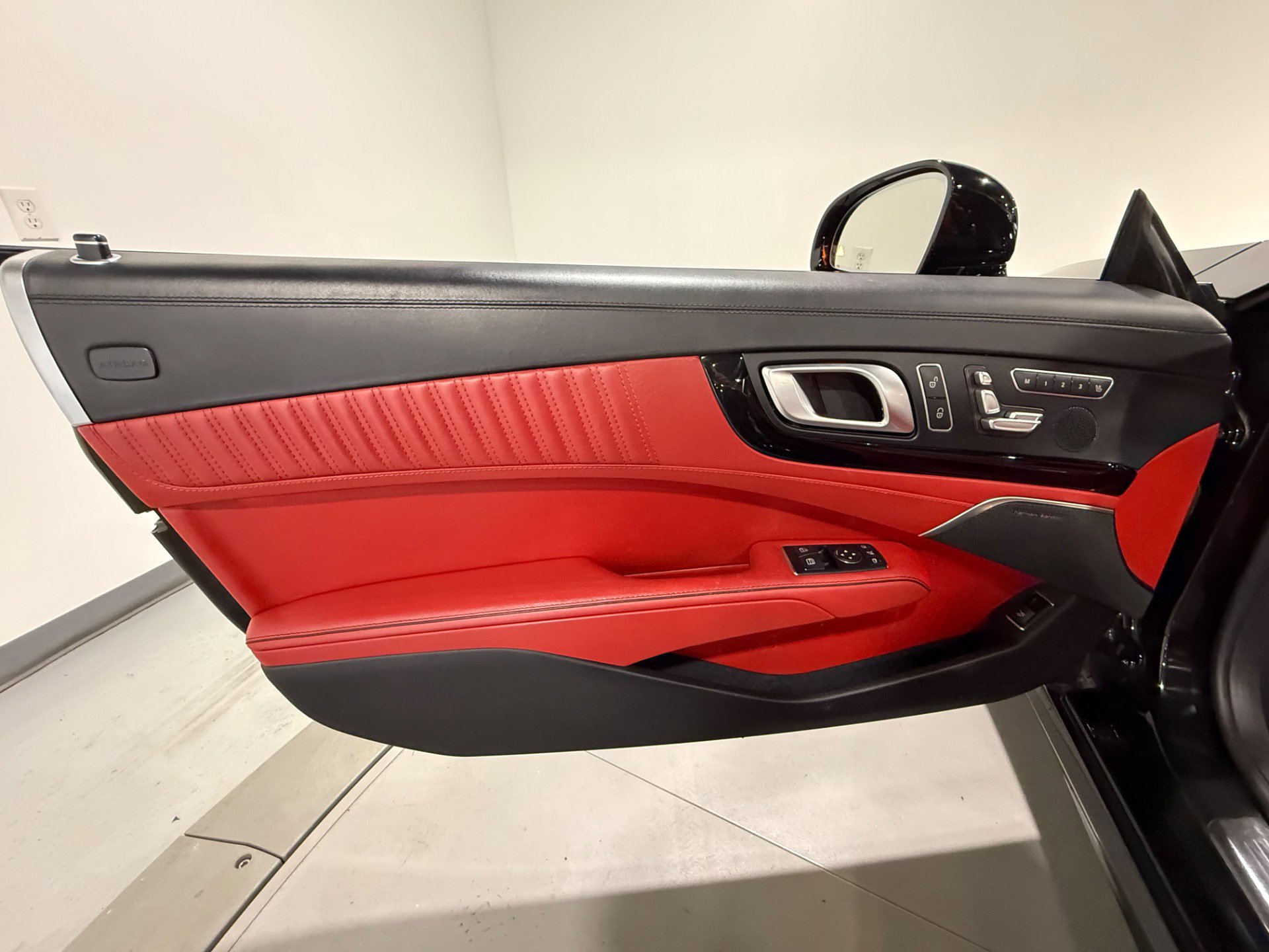 Used 2016 Mercedes-Benz SL 550 image 27