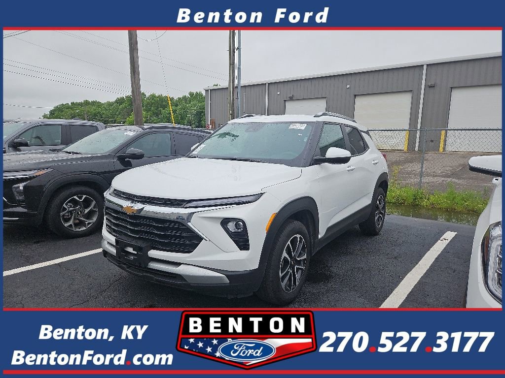 Used 2025 Chevrolet TrailBlazer LT AWD/4WD image 1
