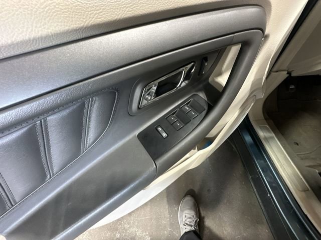 Used 2010 Ford Taurus SEL FWD image 19
