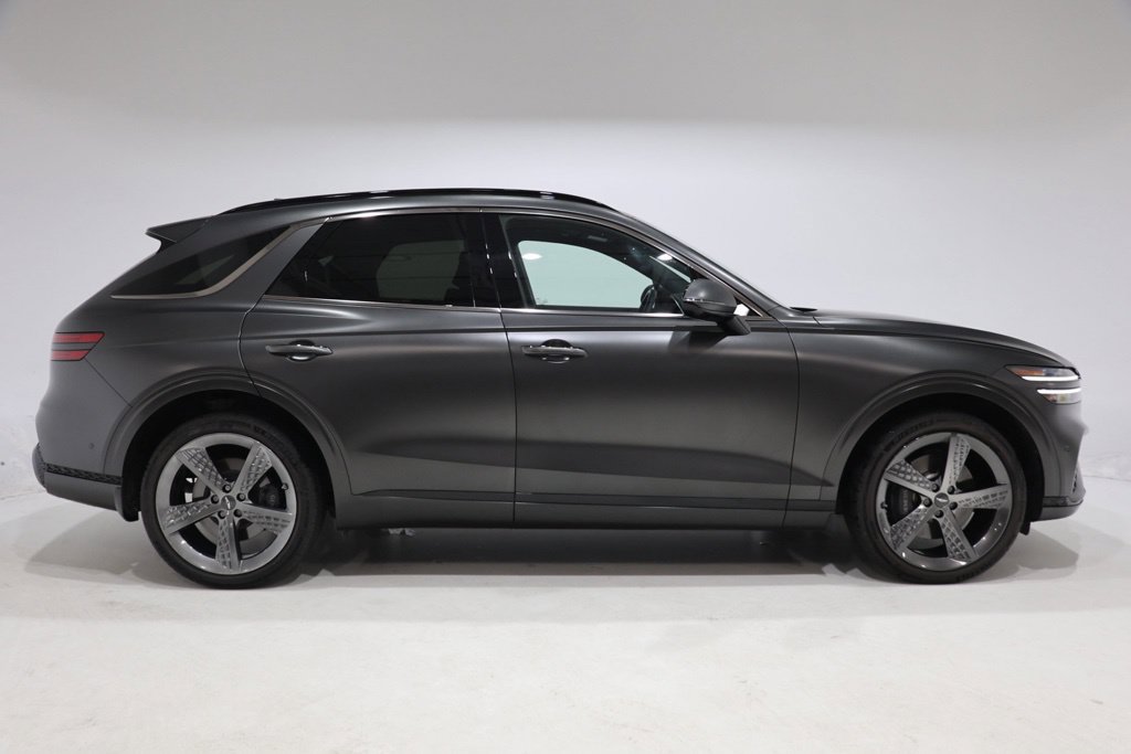 Used 2023 Genesis GV70 2.5T w/ Sport Prestige Package AWD/4WD image 8