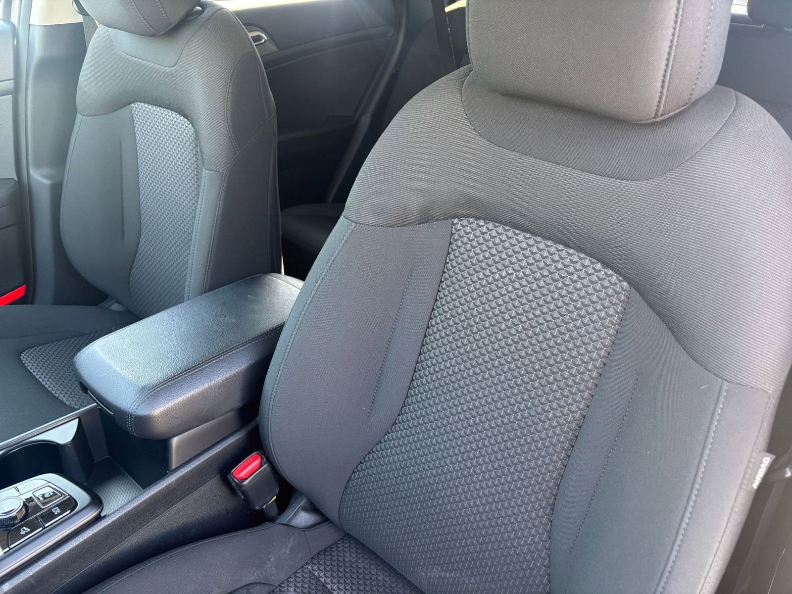 Used 2025 Kia Sportage LX image 34