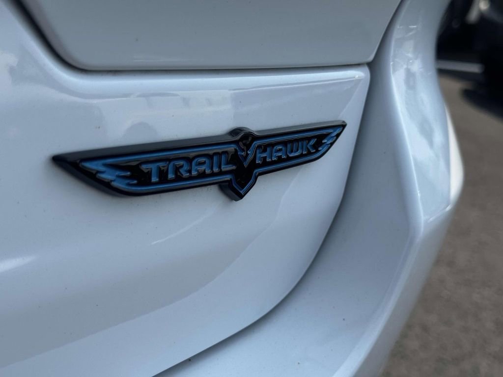 Used 2023 Jeep Grand Cherokee Trailhawk image 6