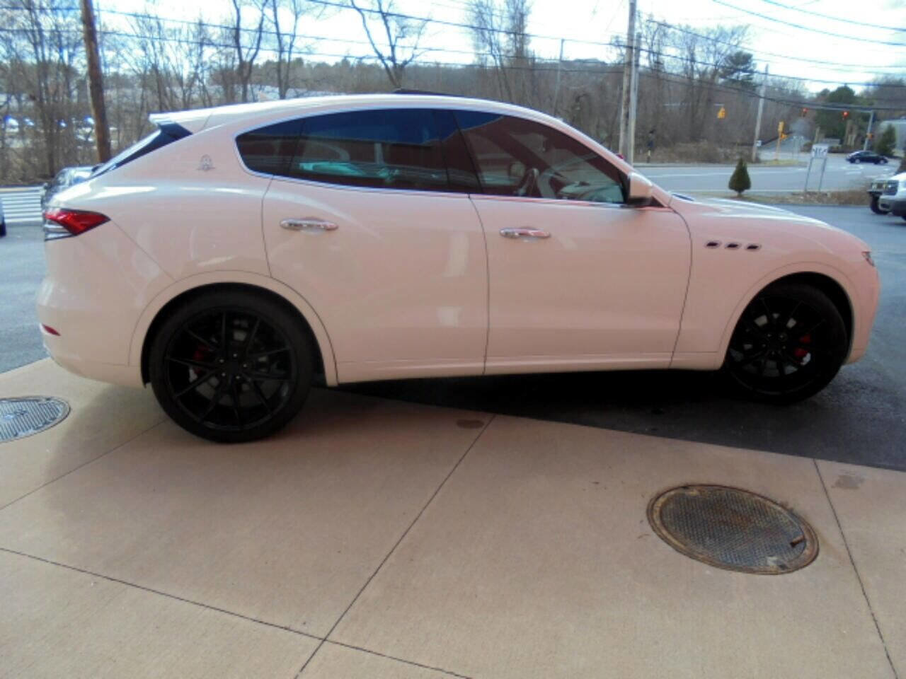 Used 2021 Maserati Levante image 4