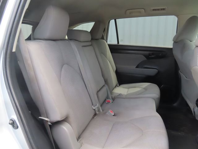 Used 2021 Toyota Highlander L FWD image 28