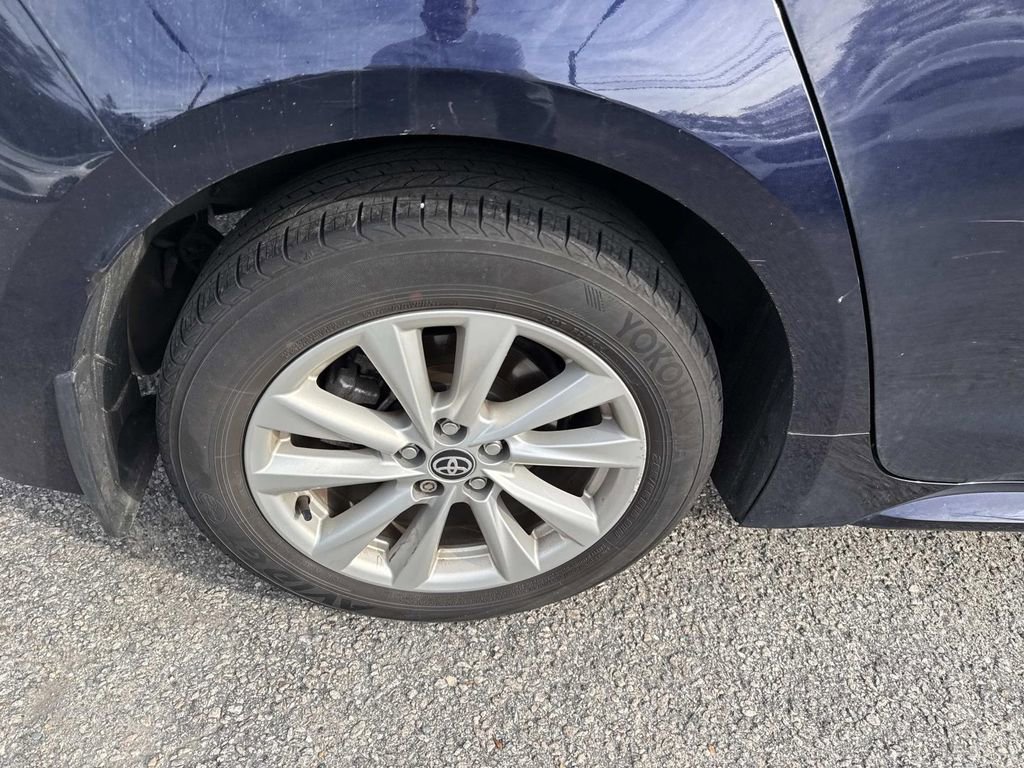 Used 2023 Toyota Corolla LE w/ LE Convenience Package image 9