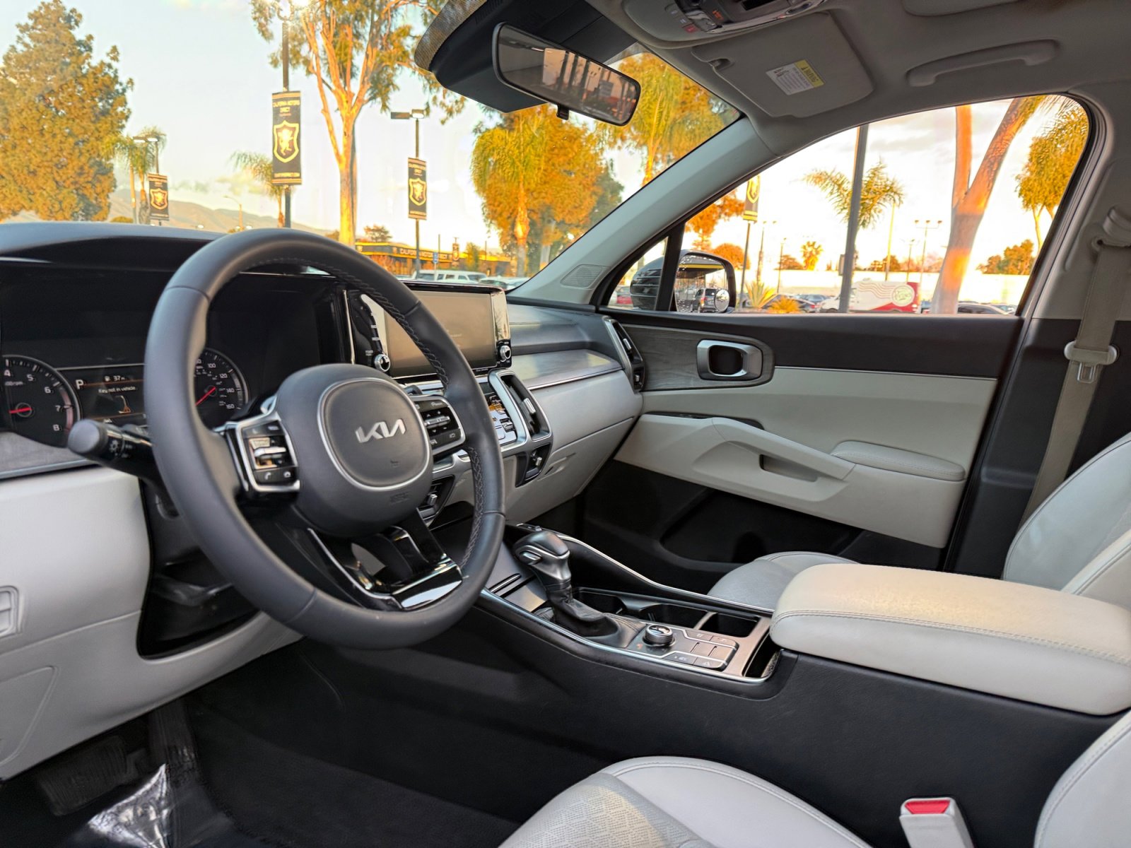 Used 2023 Kia Sorento S w/ Panoramic Sunroof Package image 15