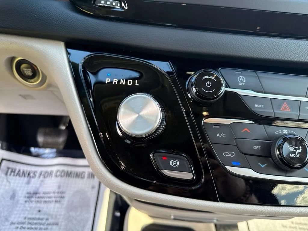 Used 2023 Chrysler Voyager LX FWD image 23