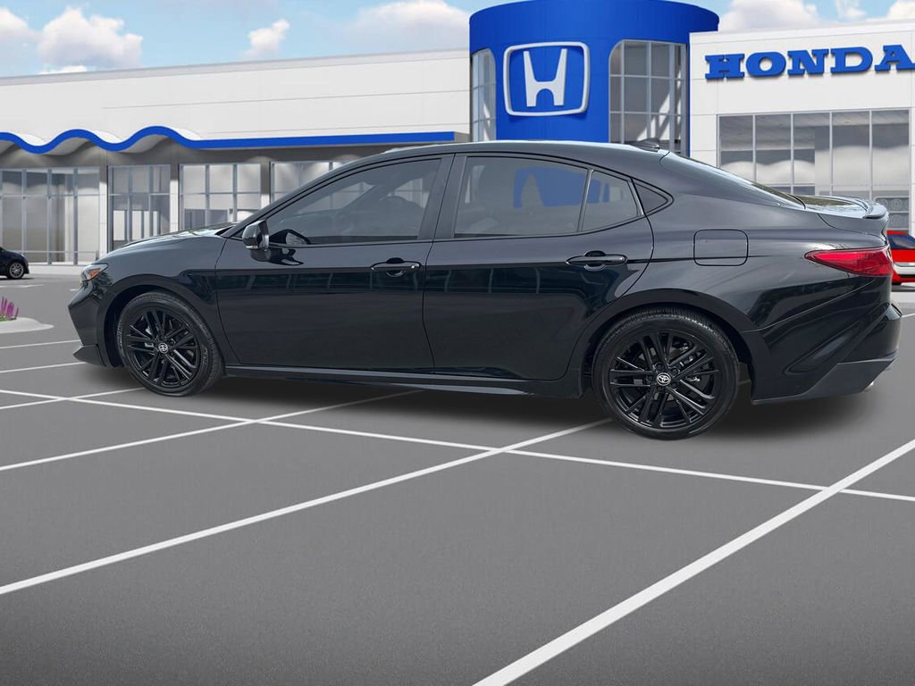 Used 2025 Toyota Camry SE image 5