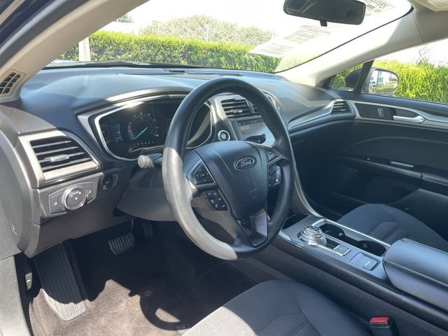 Used 2017 Ford Fusion SE w/ Fusion SE Technology Package FWD image 10