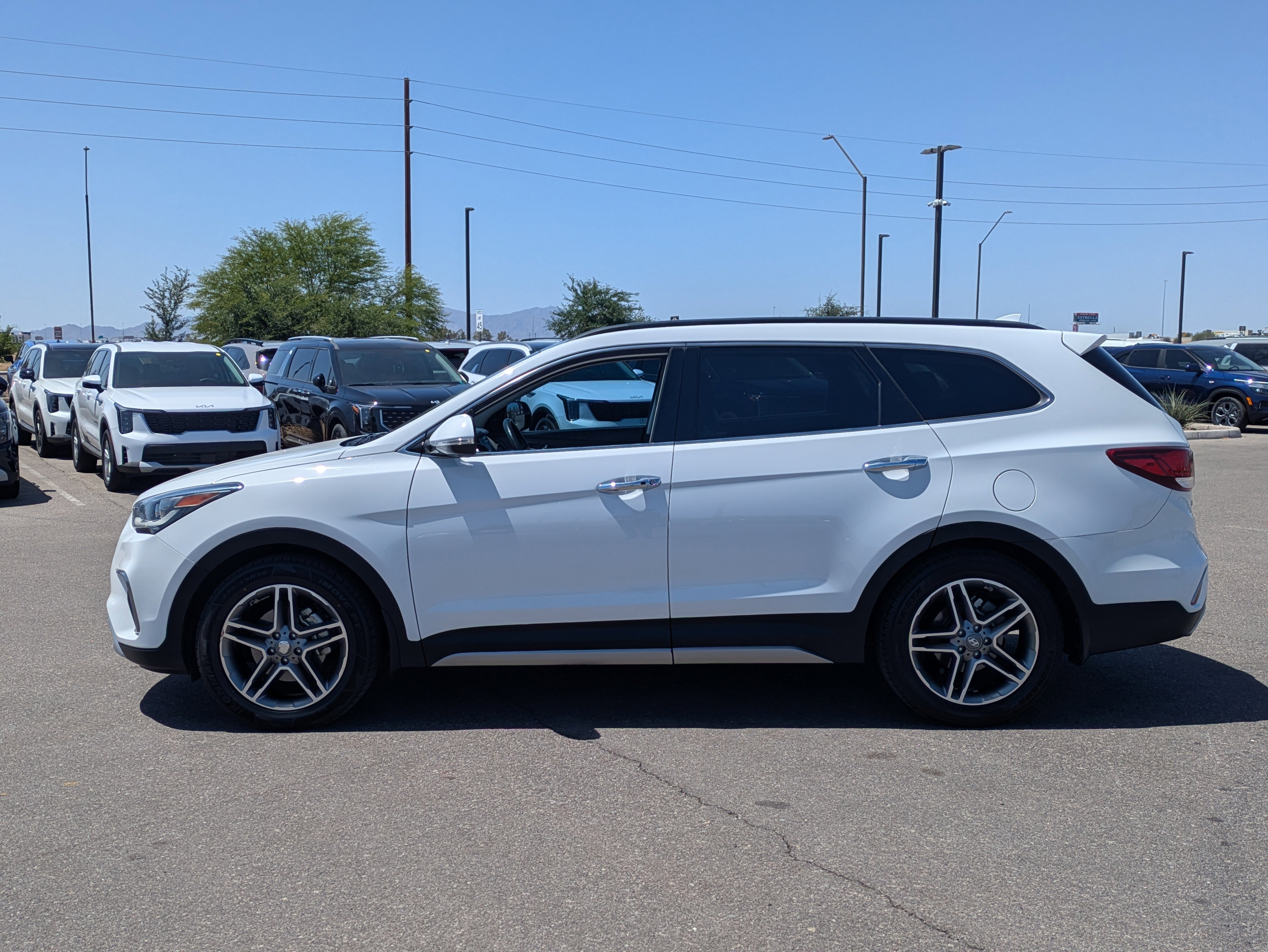 Used 2018 Hyundai Santa Fe Limited FWD image 2