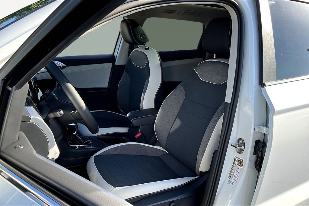 New 2026 Volkswagen Taos SE image 19