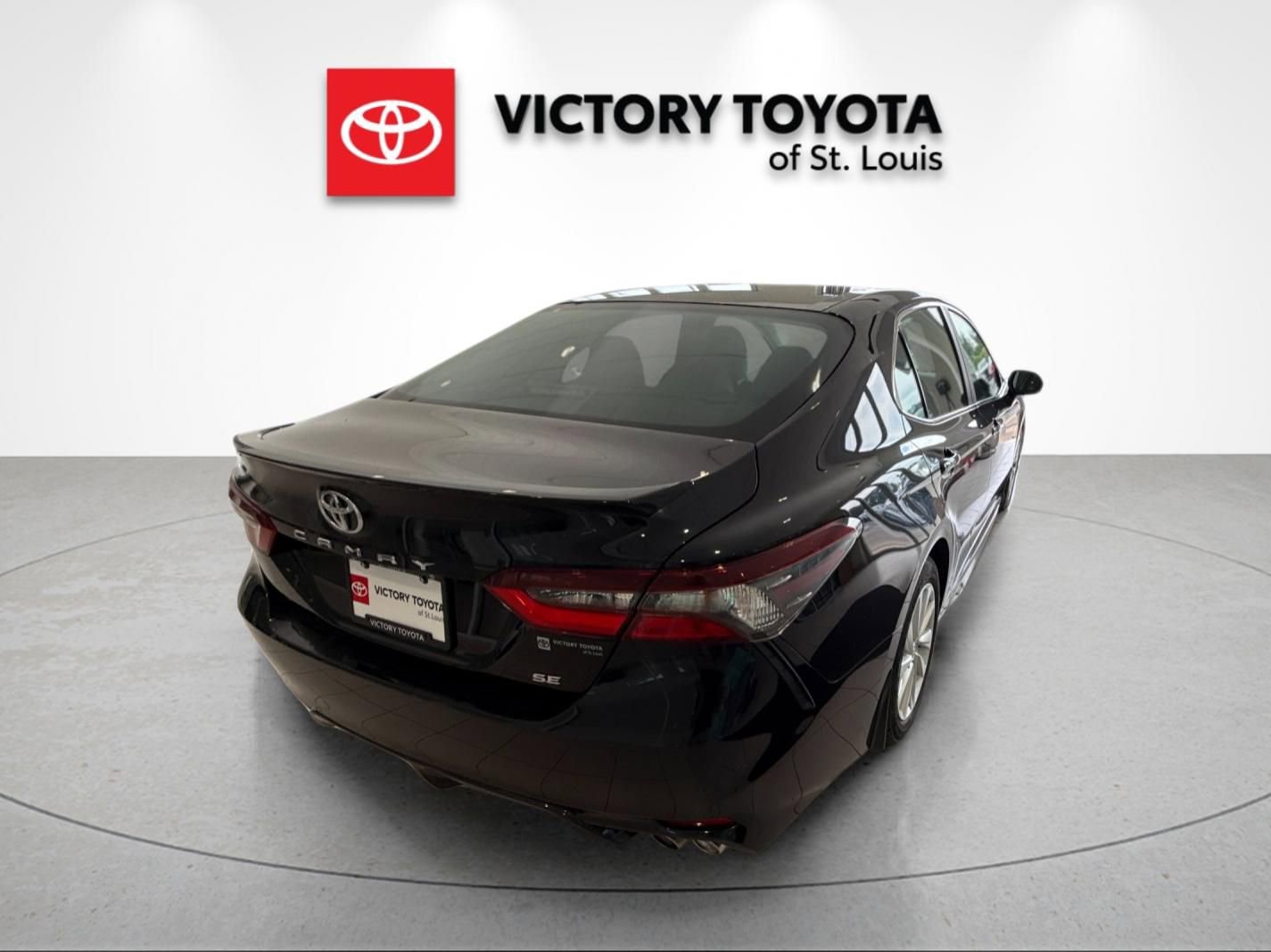 Used 2024 Toyota Camry SE FWD image 3