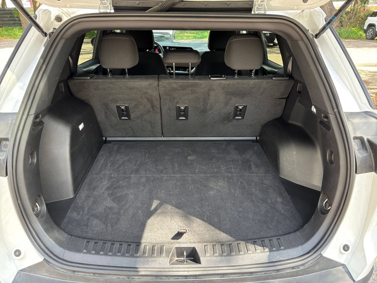 Used 2025 Chevrolet Equinox LT FWD image 30