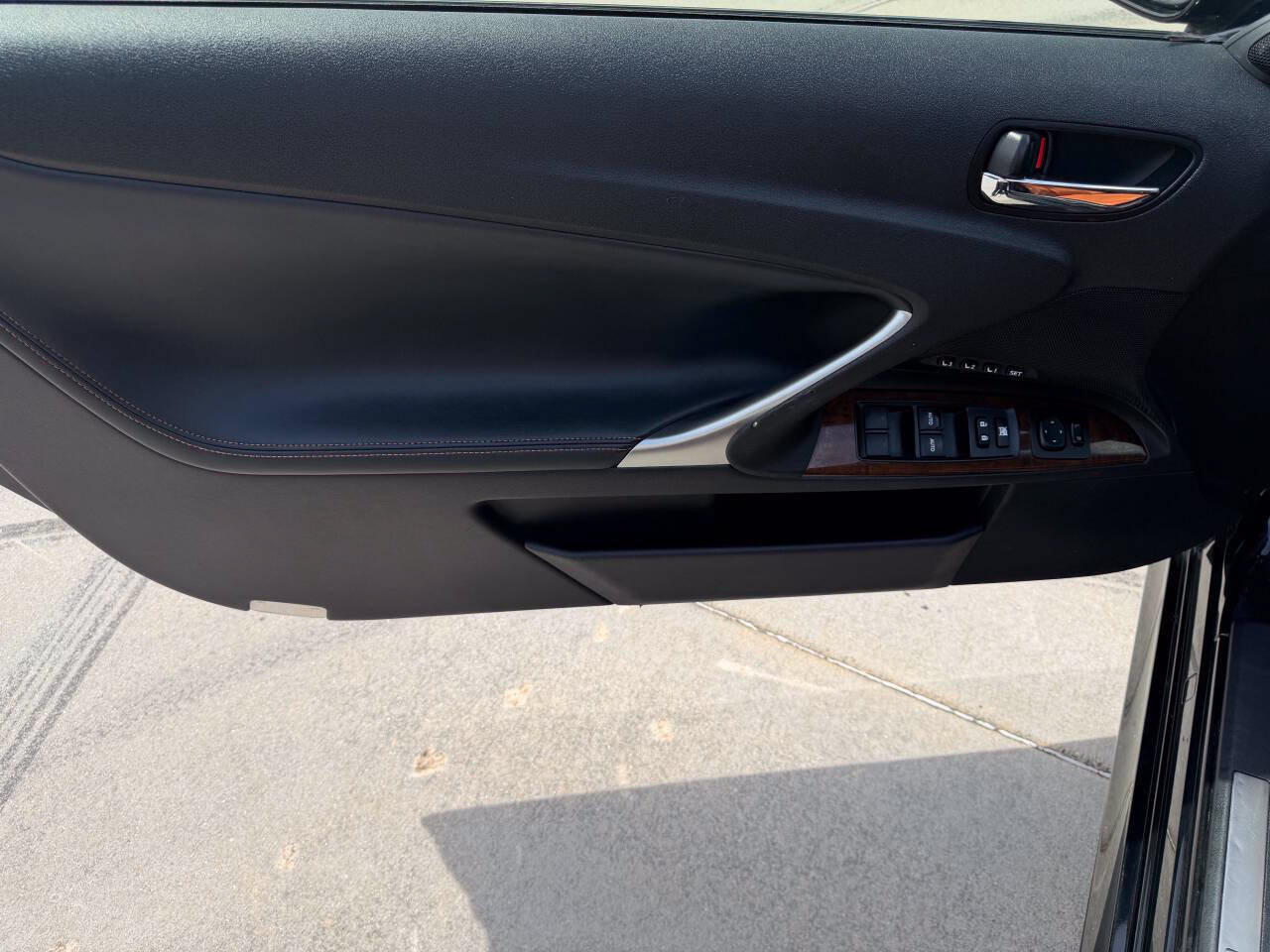 Used 2011 Lexus IS 250C w/ Luxury Pkg RWD image 21