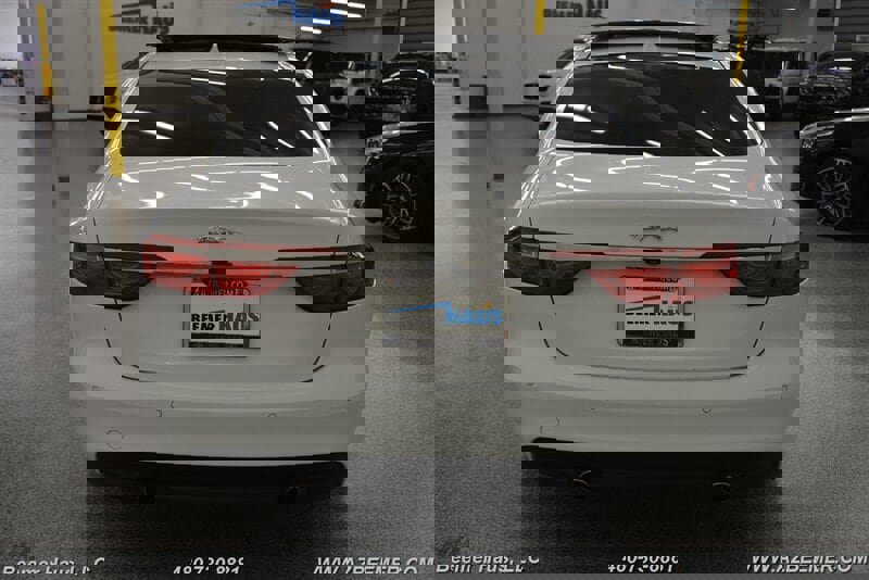 Used 2020 Jaguar XF Premium image 9