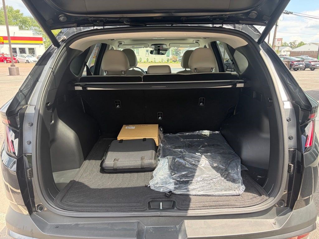 Certified 2025 Hyundai Tucson SEL AWD/4WD image 10