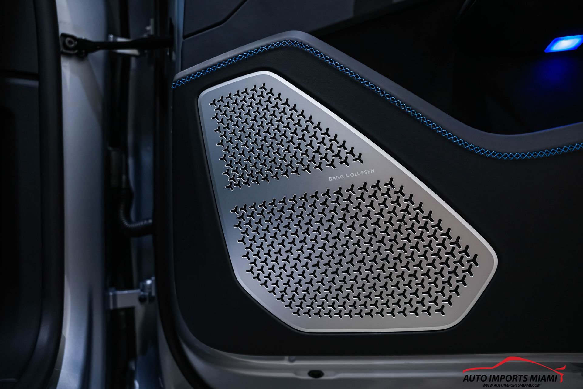 Used 2025 Lamborghini Urus SE image 54