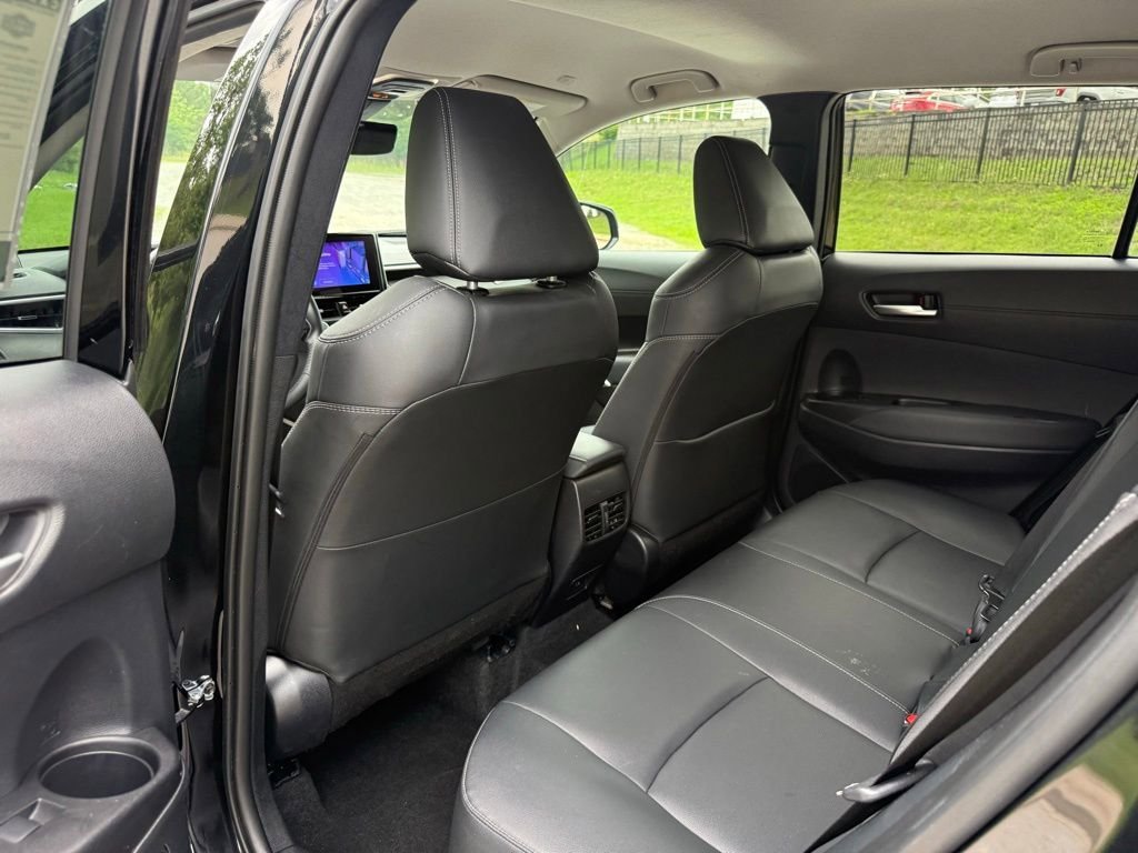 Used 2025 Toyota Corolla Cross XLE FWD image 25