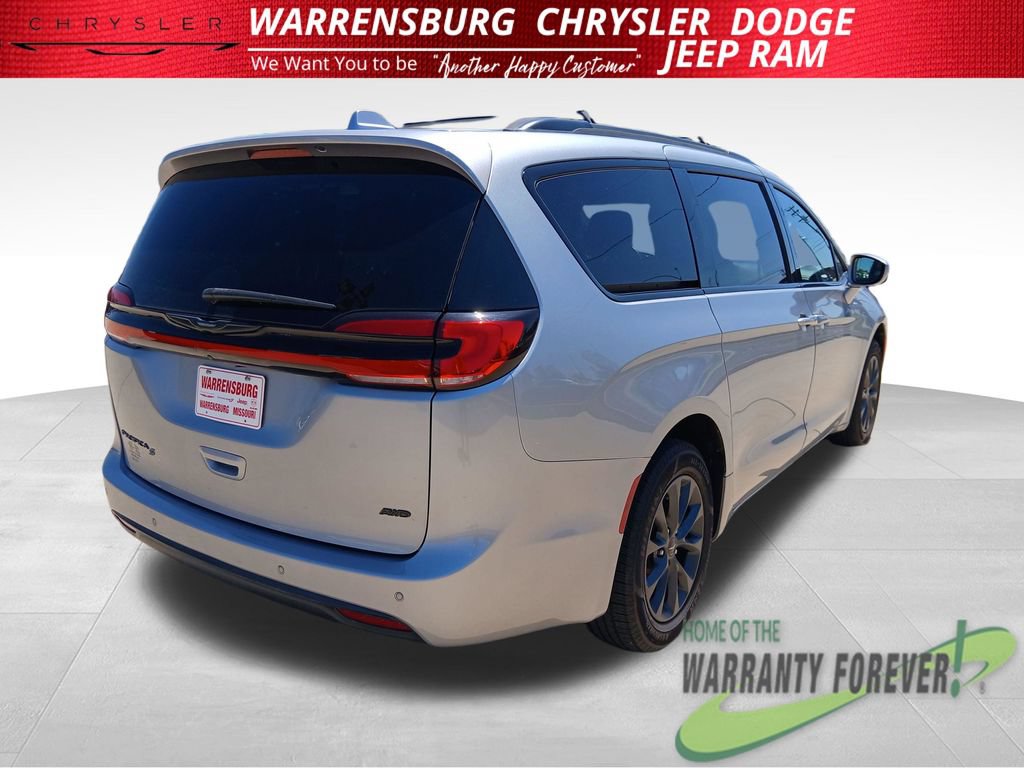 Used 2021 Chrysler Pacifica Touring-L w/ Uconnect Theater Family Group AWD/4WD image 4