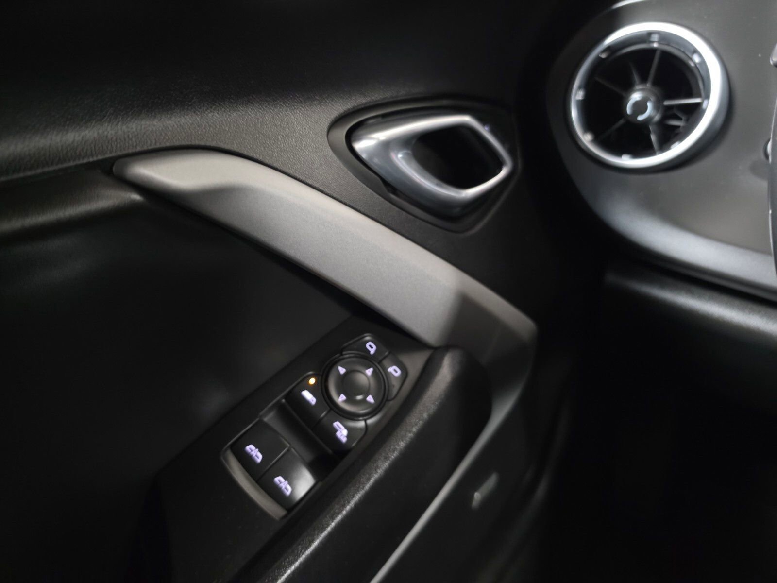 Used 2017 Chevrolet Camaro LT w/ Technology Package RWD image 30