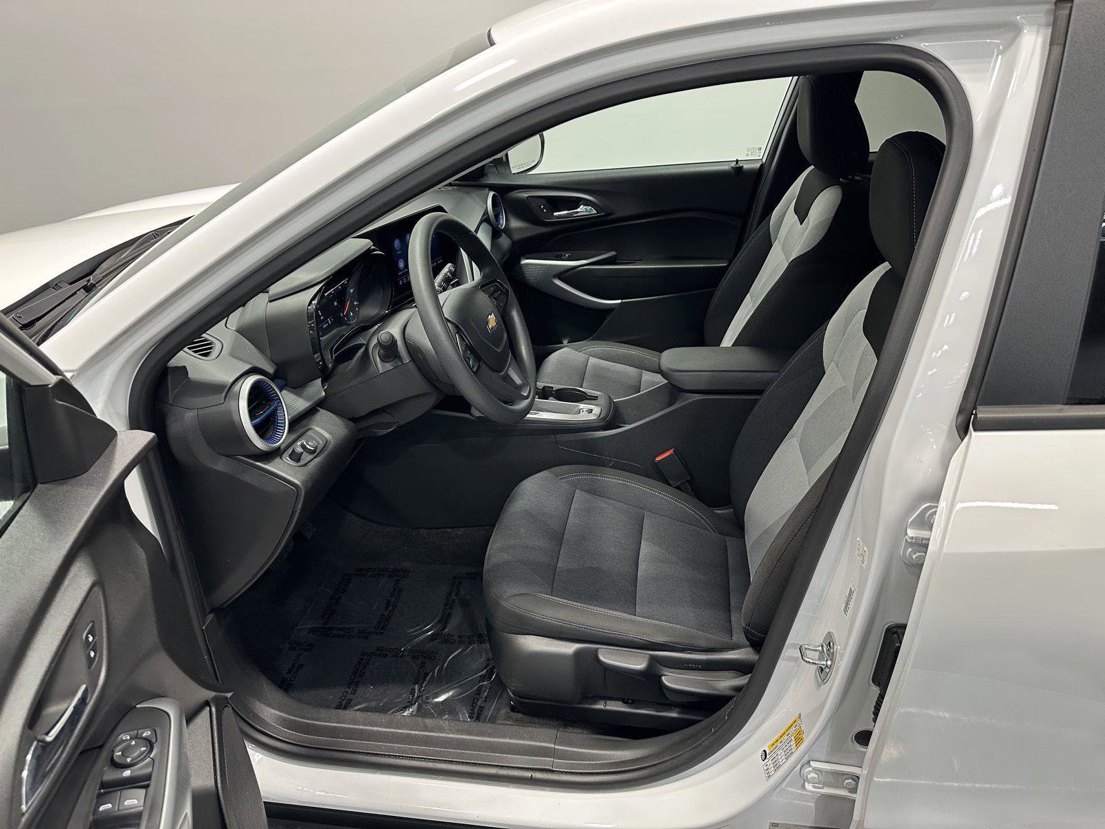 Used 2025 Chevrolet Trax LS FWD image 14