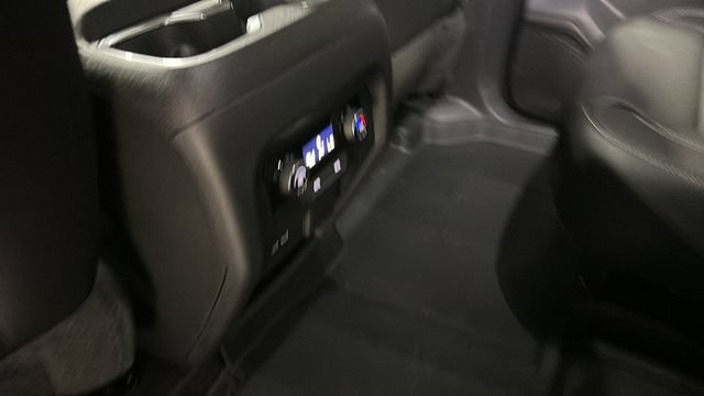 New 2027 Chevrolet Traverse LT w/ Midnight/Sport Edition FWD image 28