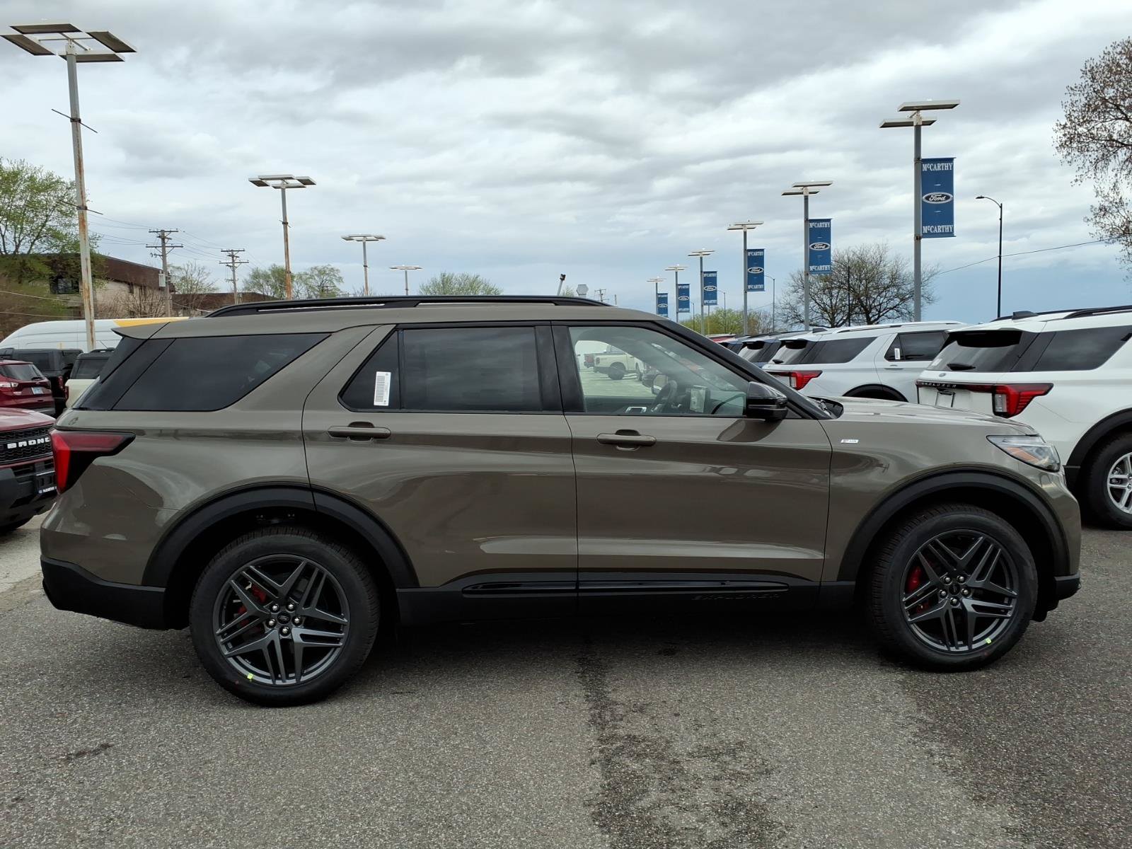 New 2026 Ford Explorer ST-Line w/ ST-Line Street Pack AWD/4WD image 2