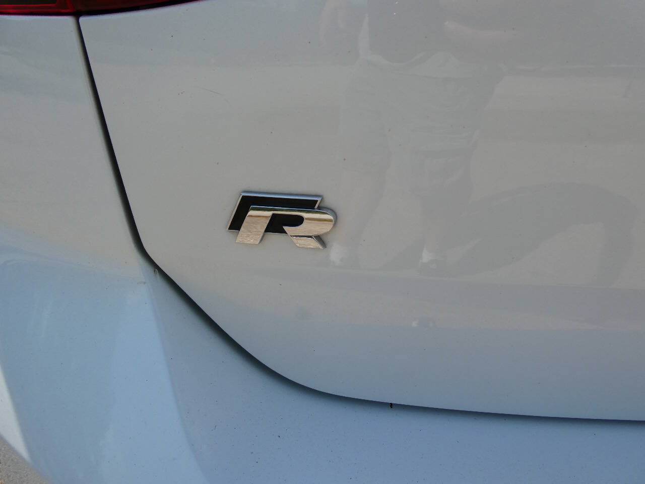 Used 2016 Volkswagen Golf R 4-Door AWD/4WD image 40
