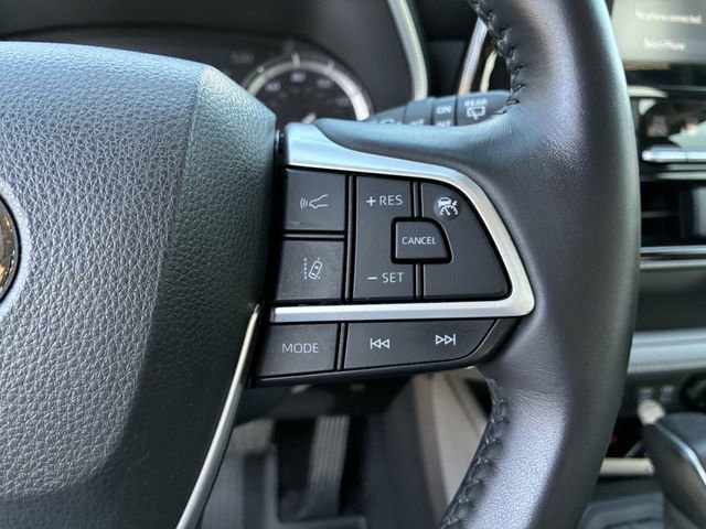 Used 2022 Toyota Highlander XLE image 22