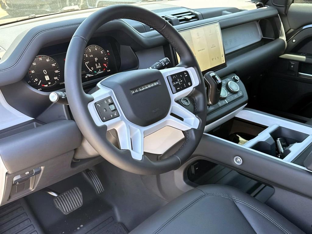 New 2025 Land Rover Defender 130 X-Dynamic SE image 31