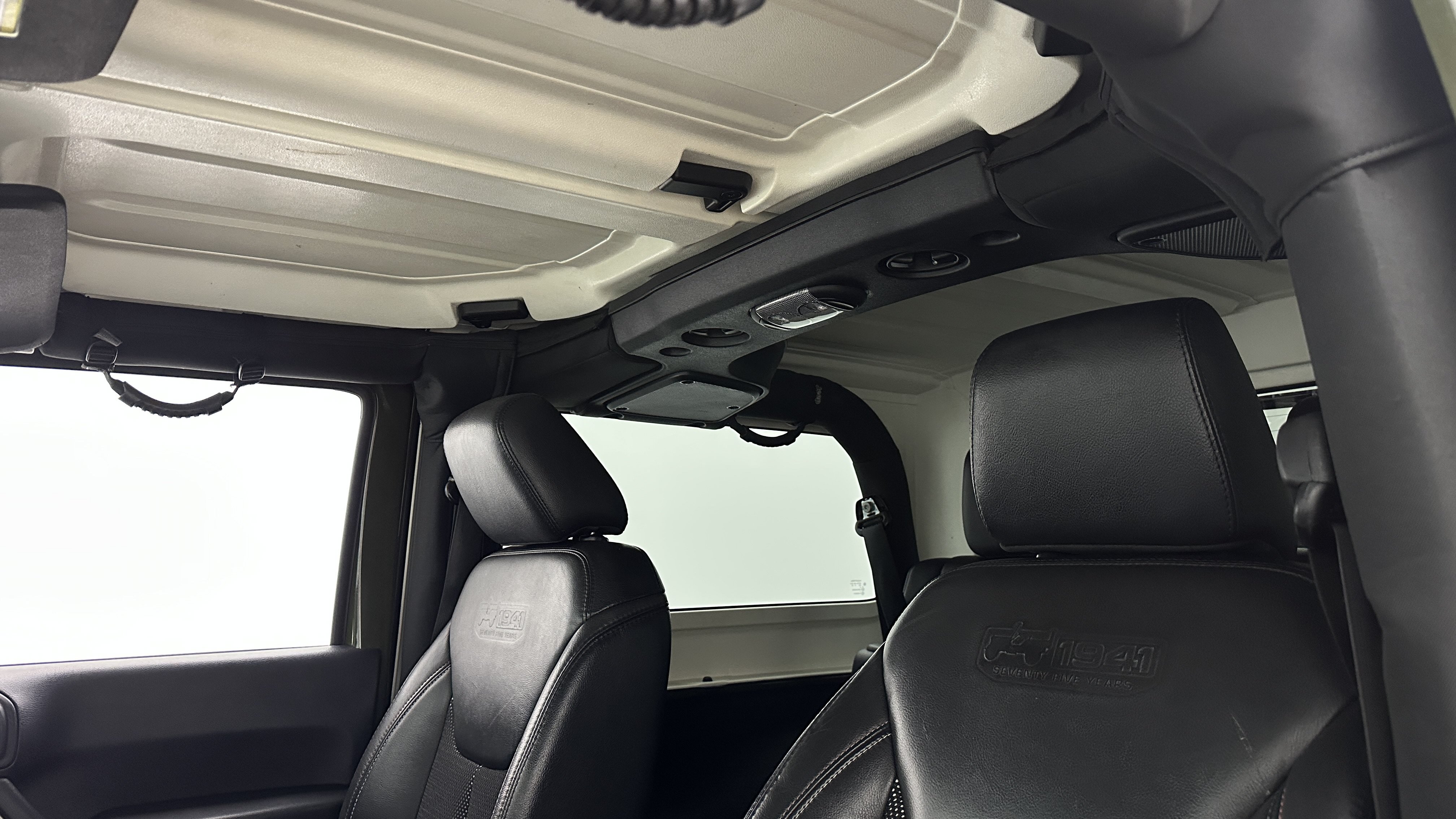 Used 2016 Jeep Wrangler Sahara AWD/4WD image 15