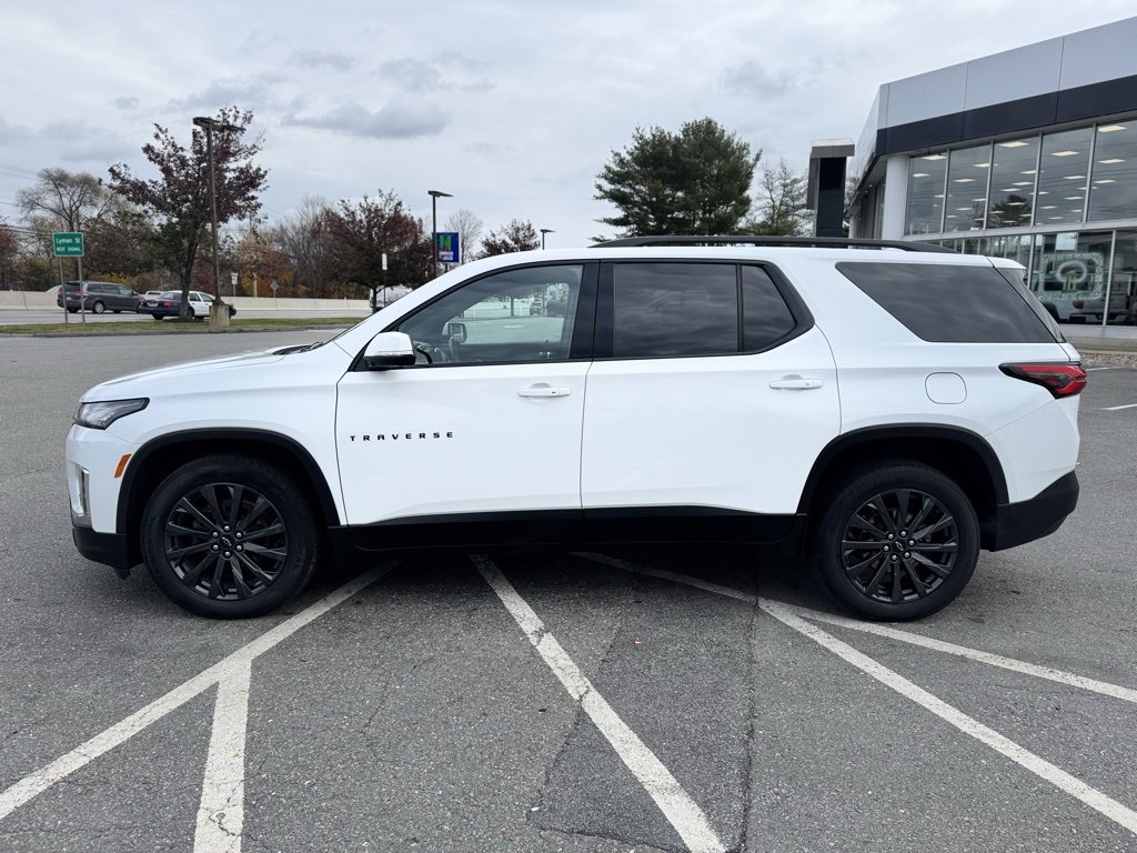 Used 2023 Chevrolet Traverse RS image 2