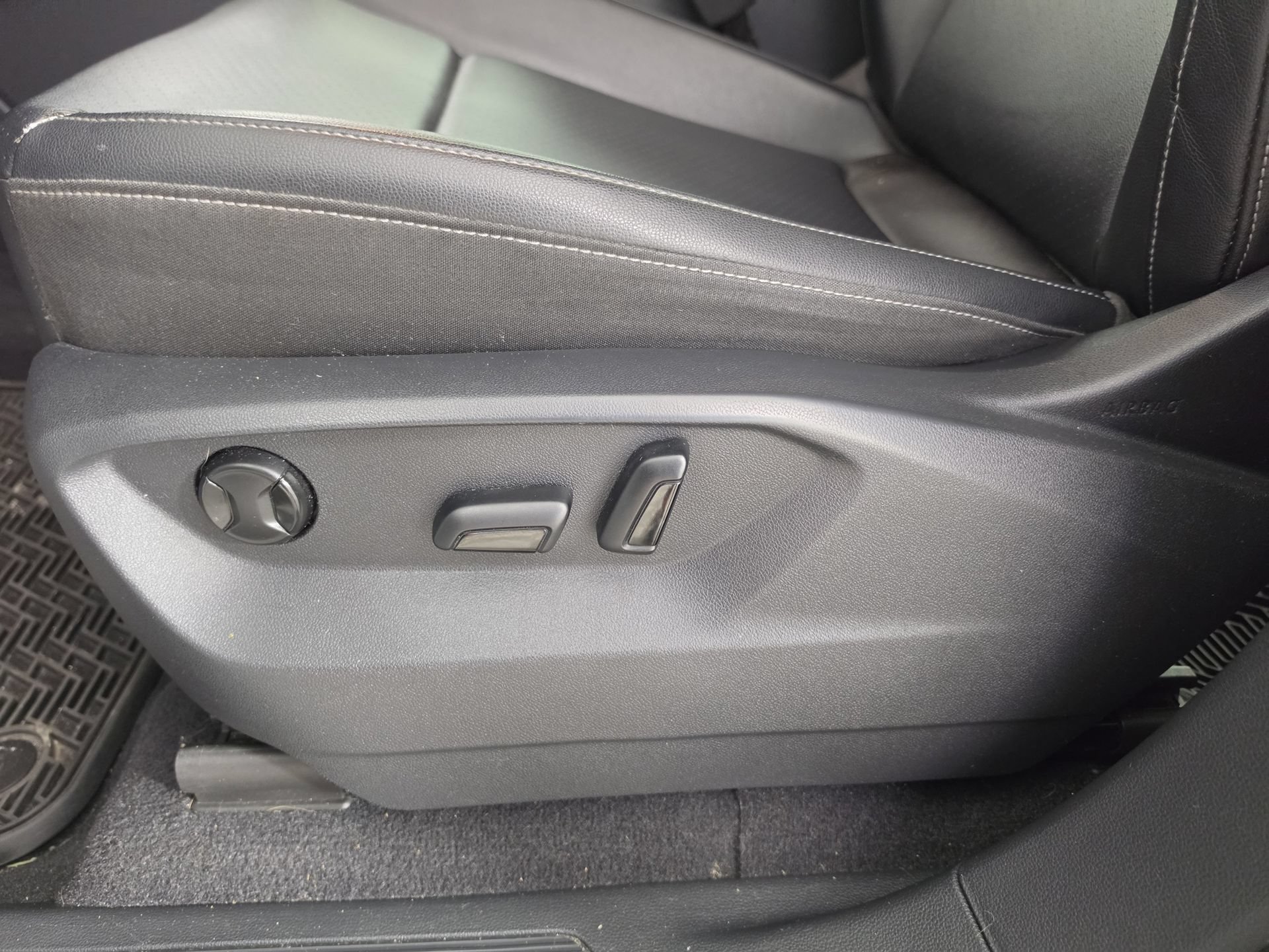 Used 2019 Volkswagen Atlas SE FWD image 16