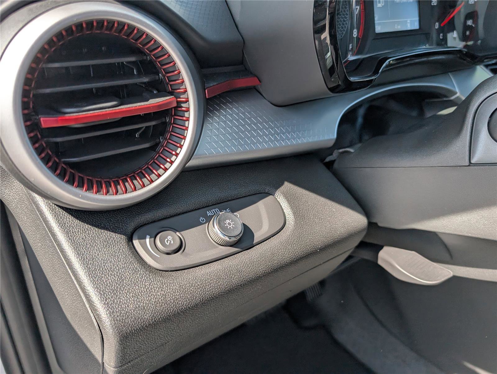 New 2026 Chevrolet Trax RS w/ Sunroof Package FWD image 16