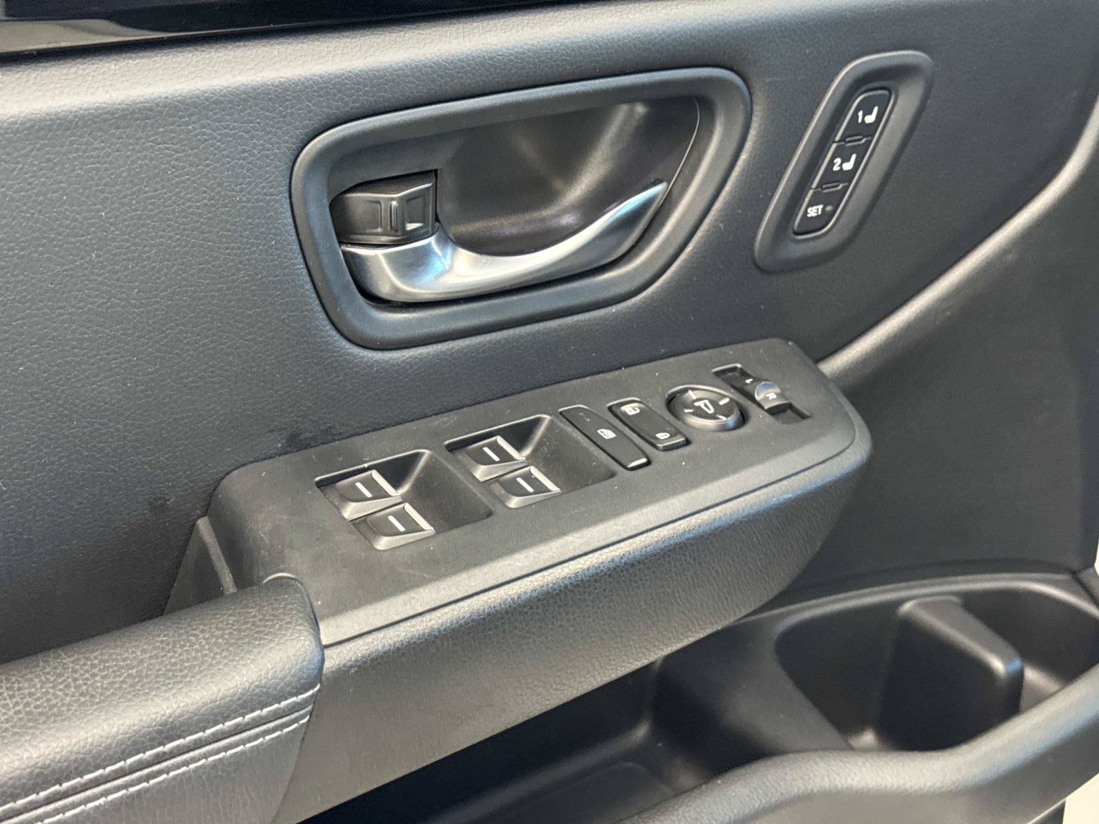 Used 2025 Honda Pilot Touring image 11