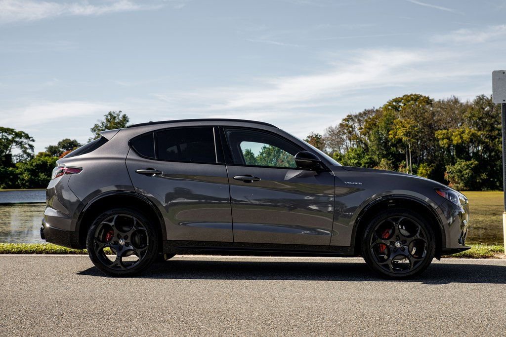 New 2025 Alfa Romeo Stelvio Sprint image 2