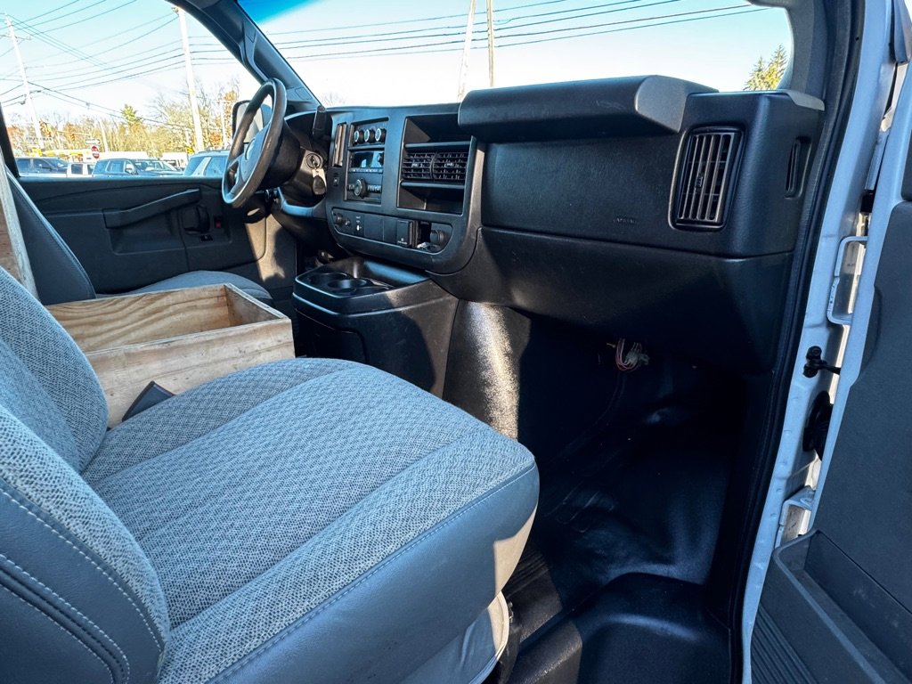 Used 2017 Chevrolet Express 3500 image 12