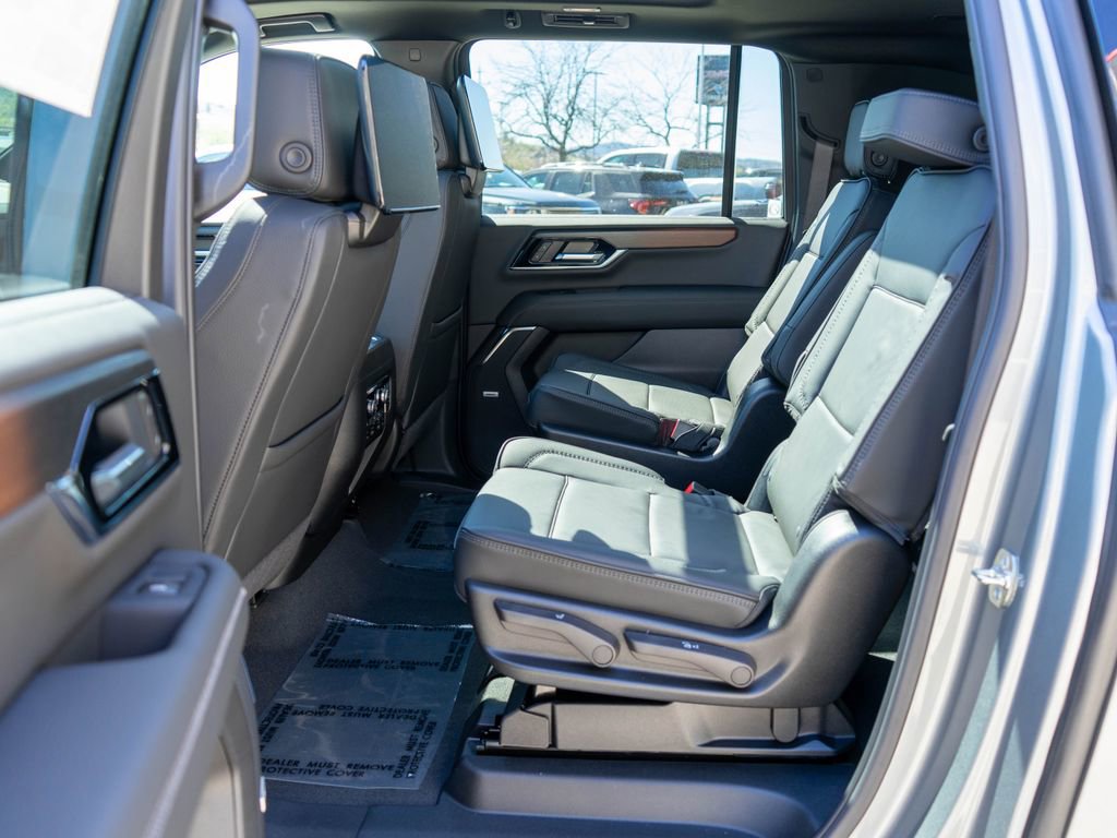 New 2026 GMC Yukon XL Denali w/ Denali Reserve Package image 14