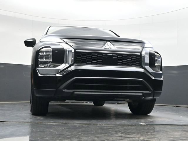Used 2025 Mitsubishi Outlander ES image 27