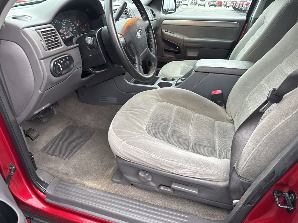 Used 2004 Ford Explorer XLT AWD/4WD image 13
