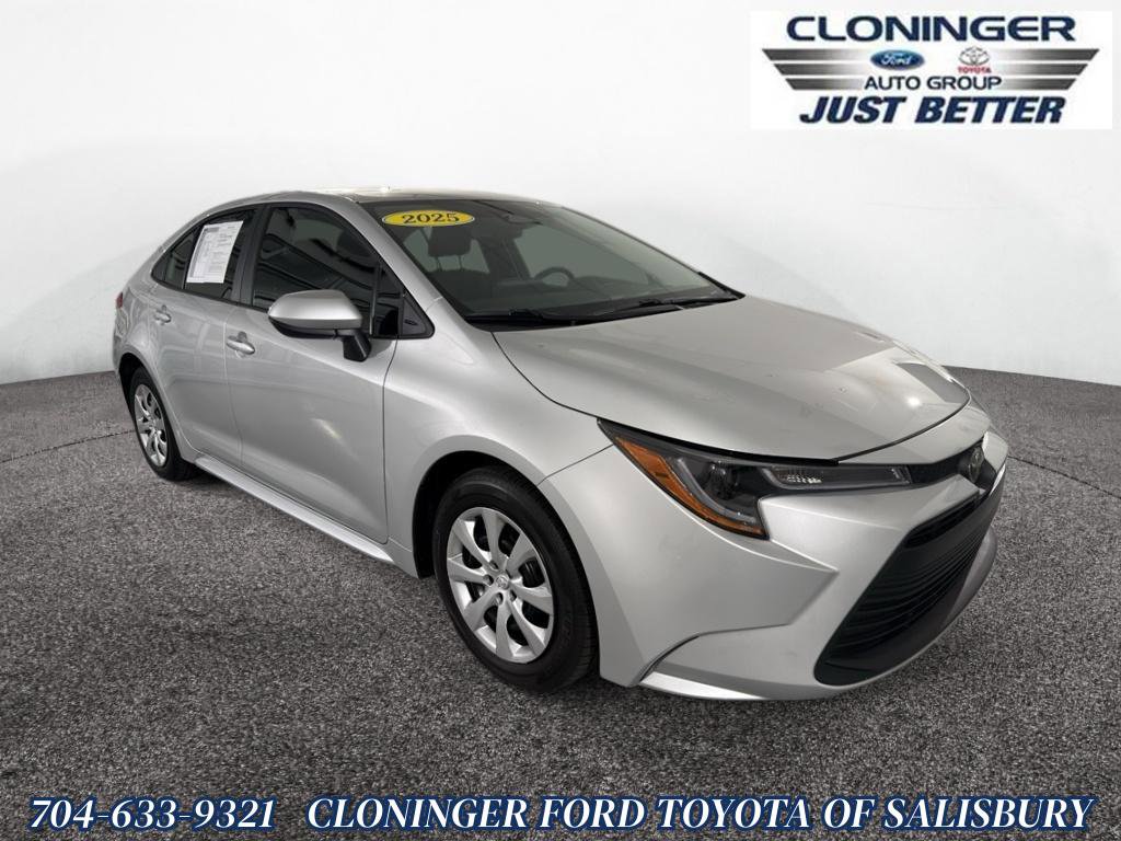Used 2025 Toyota Corolla LE w/ Convenience Package image 1