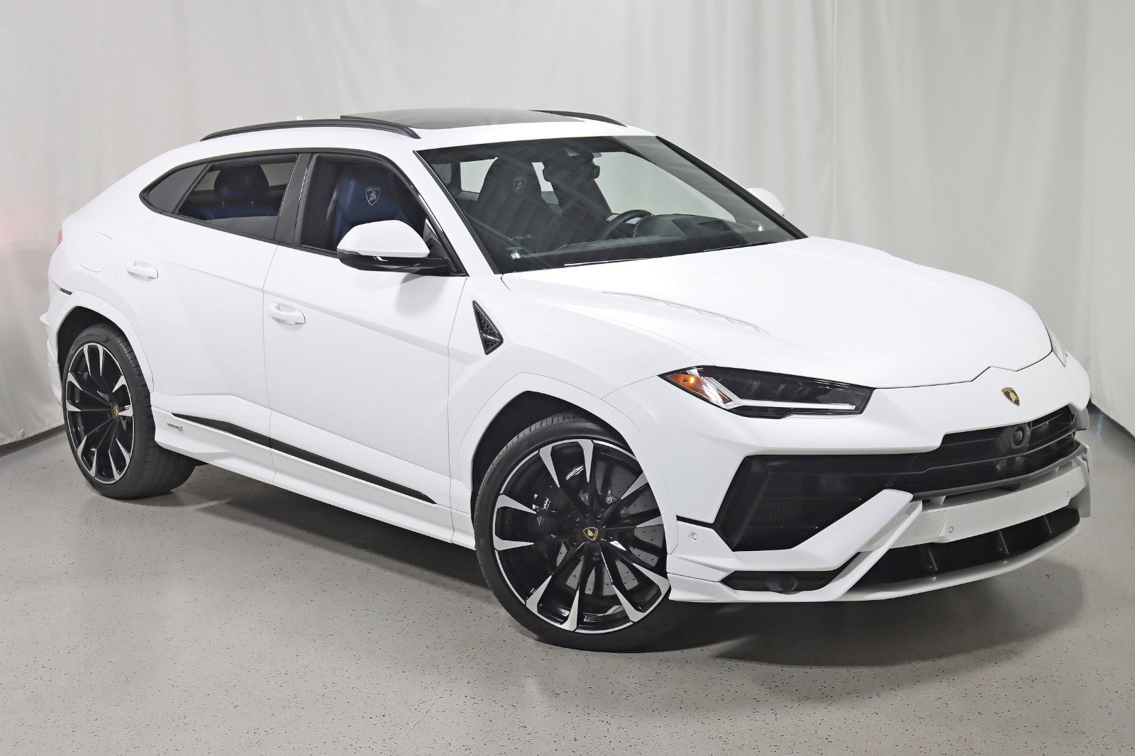 Used 2024 Lamborghini Urus S image 8