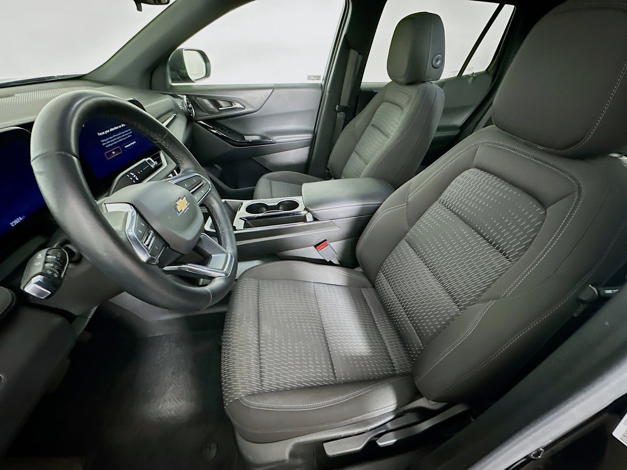 Used 2025 Chevrolet Equinox LT AWD/4WD image 13