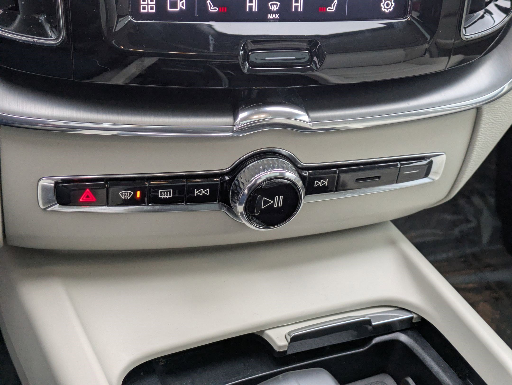 Certified 2023 Volvo XC60 B5 Core image 22