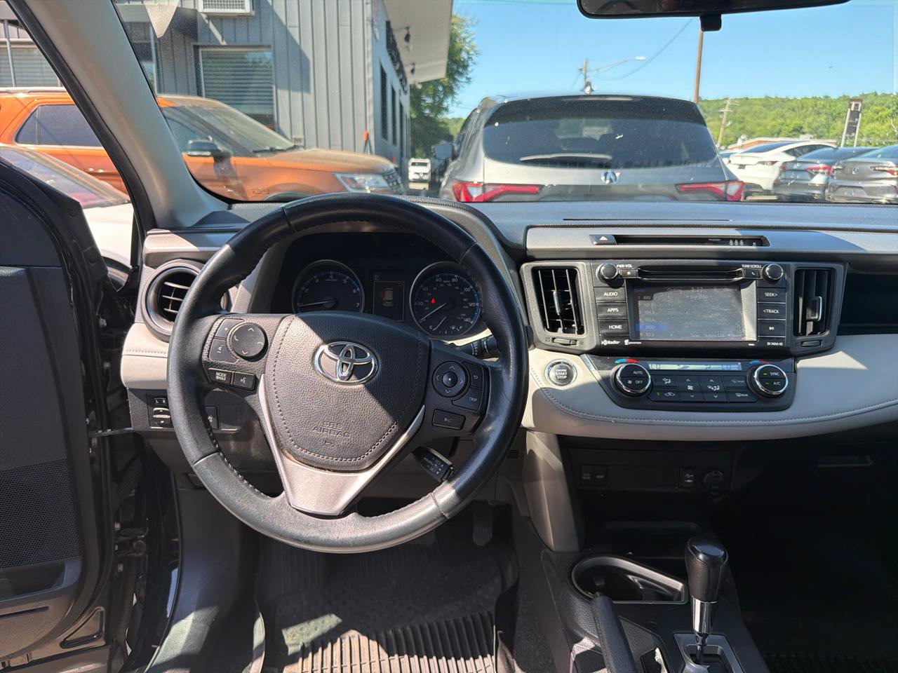 Used 2018 Toyota RAV4 XLE w/ Plus Extra Value Package AWD/4WD image 22