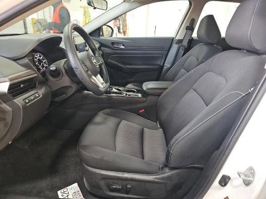 Used 2024 Nissan Altima 2.5 SV image 2
